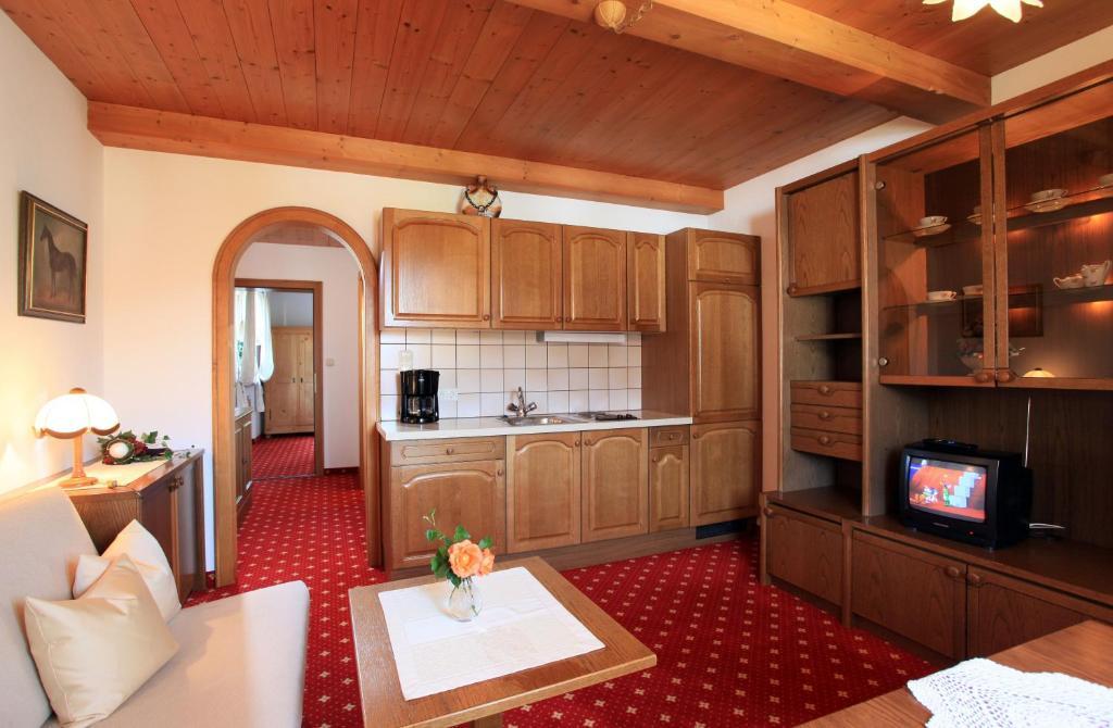 Landhaus Bachler Brixen im Thale Szoba fotó